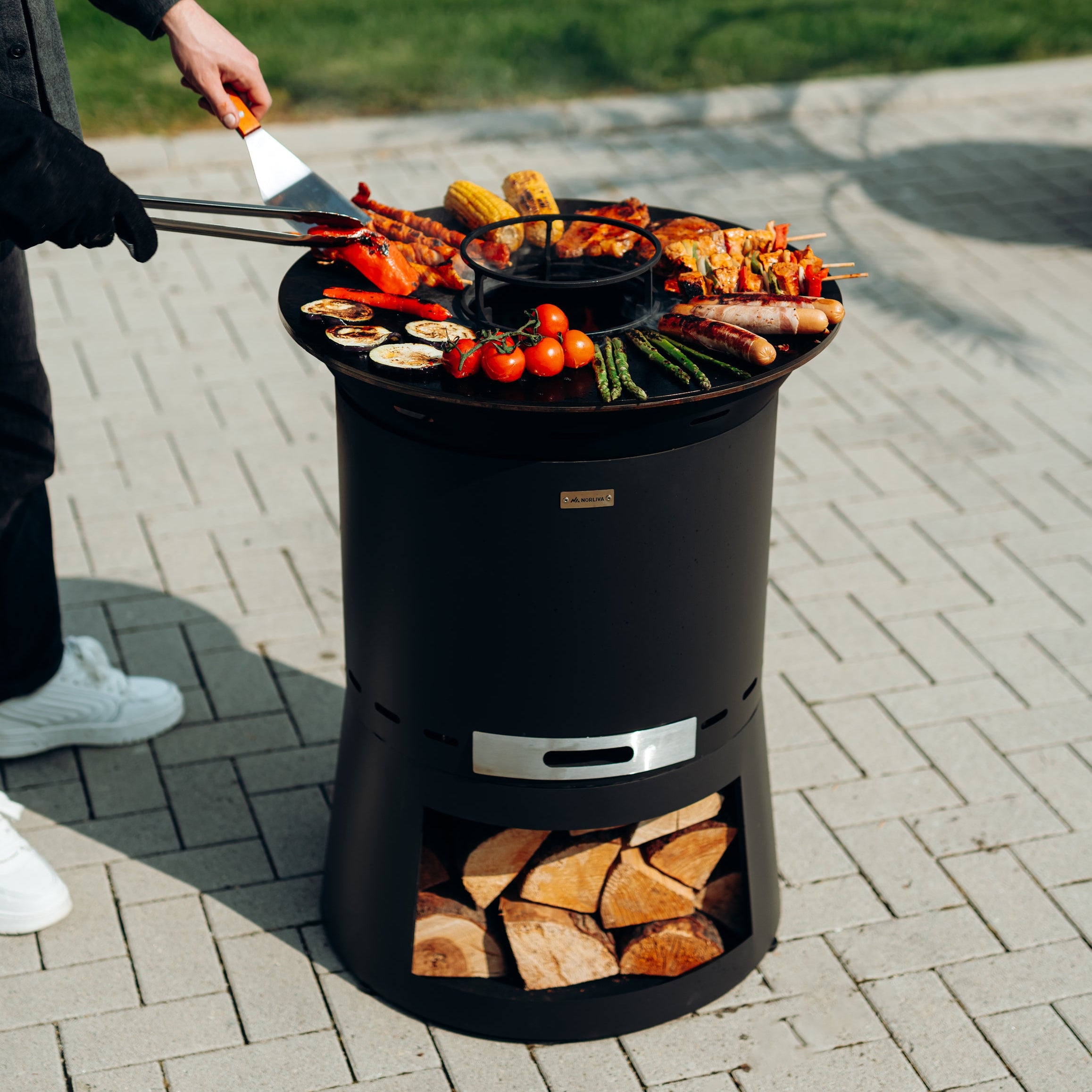 Set : Skara Pluss + Couvercle + Barbecue avec plaques de cuisson + Accessoire de four à pizza