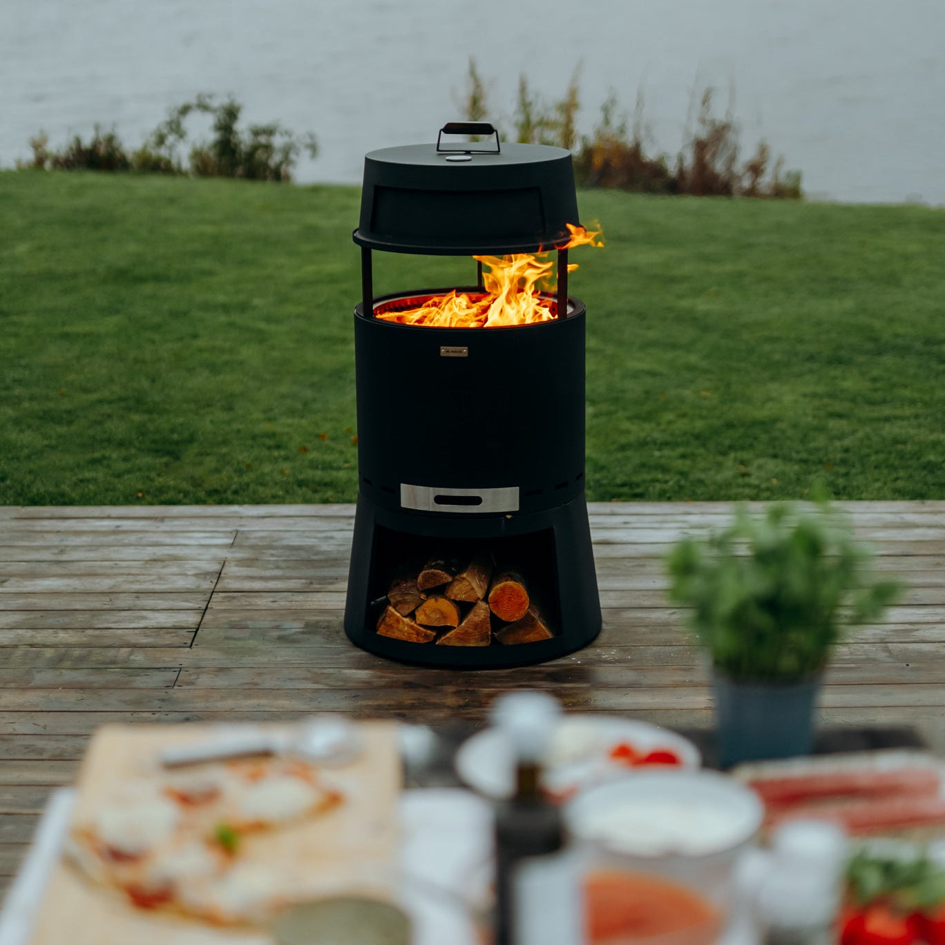Set : Skara Pluss + Couvercle + Barbecue avec plaques de cuisson + Accessoire de four à pizza