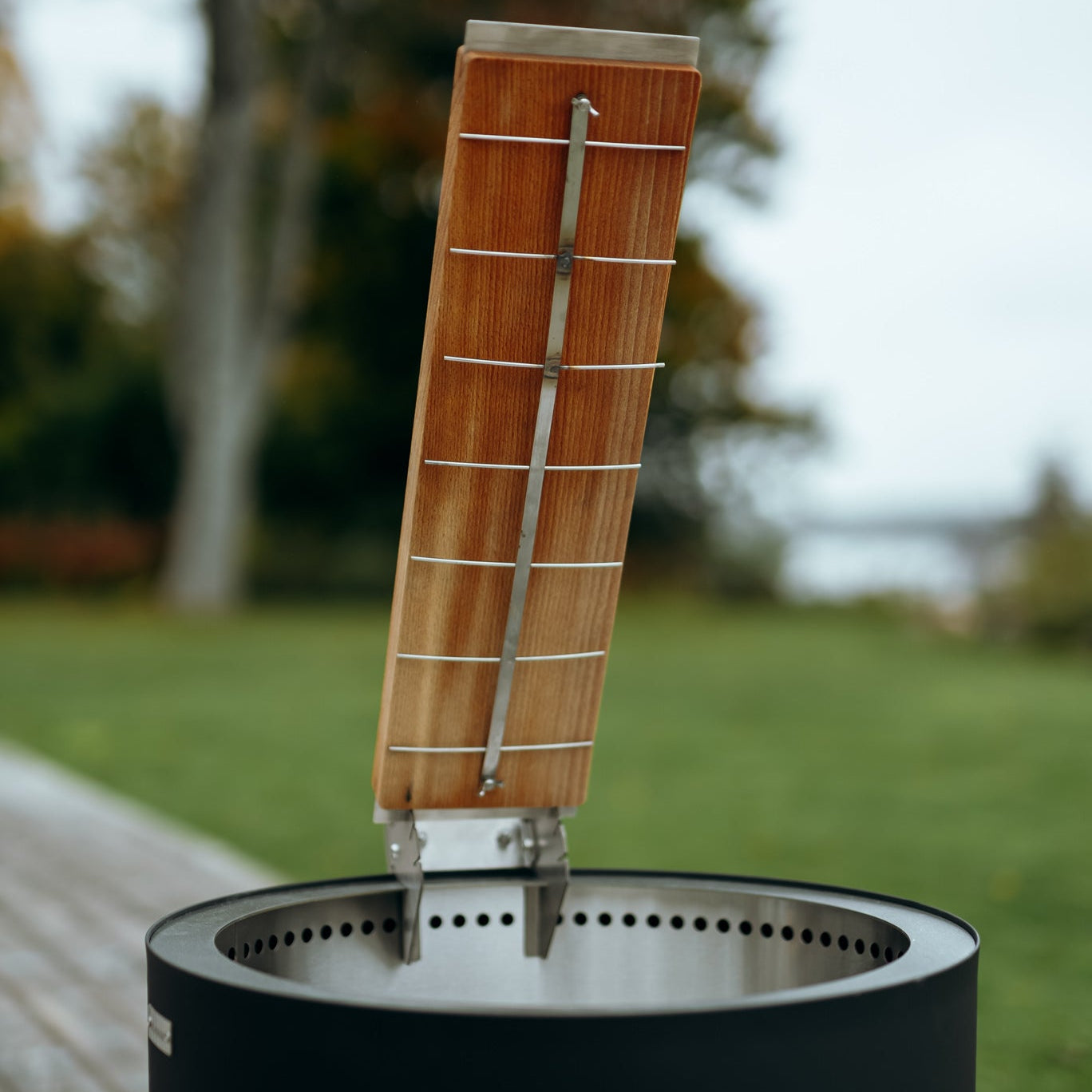 Set : Skara Pluss + planche à saumon flambé